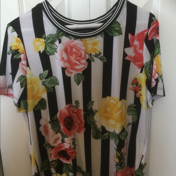 Frank Lyman short sleeve top - Picture 2 of 3